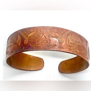 Vtg West Coast Indigenous Native Eagles & Frog / Whale Cuff Bracelet 6.8” / 2” D